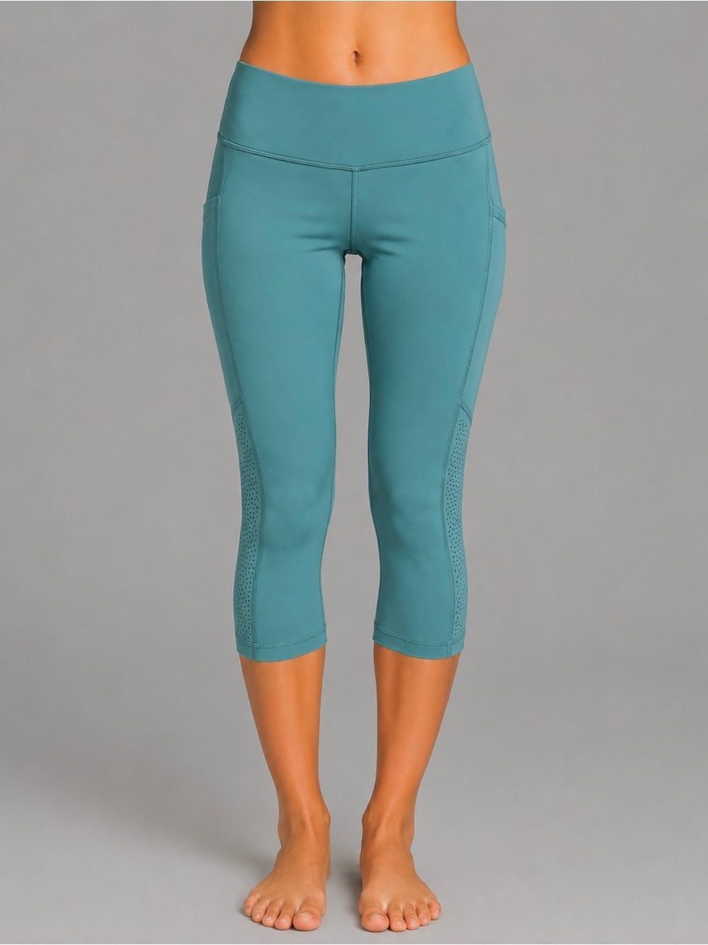 Vintage Lululemon size 6, teal mesh eyelet eyelet accent cropped leggings